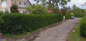 Det er på denne idylliske villavej i Trørød, Natasja Crone og hendes kæreste Lasse Sjørslev har købt hus. Foto: Google Street View