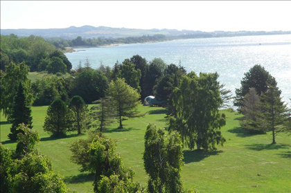 Der er rigeligt med plads til at anlægge en fodboldbane på grunden. Foto: EDC