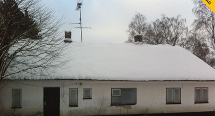 Huset her er "noget gammelt lort", mener mægleren, der til gengæld lovpriser grunden. Foto: EDC